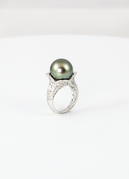 Ava 18K Tahitian Black Pearl Ring