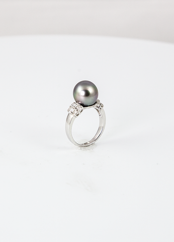 Raine 18K Tahitian Black Pearl Ring