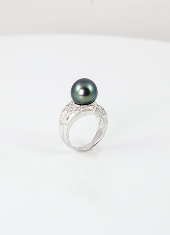 Caroline 18K Tahitian Black Pearl Ring